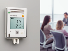TESTO WiFi data logger with display and integrated sensors for temperature, humidity, CO2 and atmospheric pressure | 160 IAQ